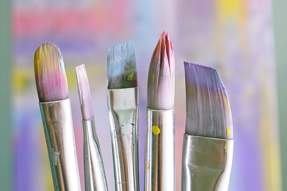 shallow focus photo of paint brushes